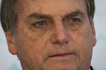 Bolsonaro reclama de tanta oposição