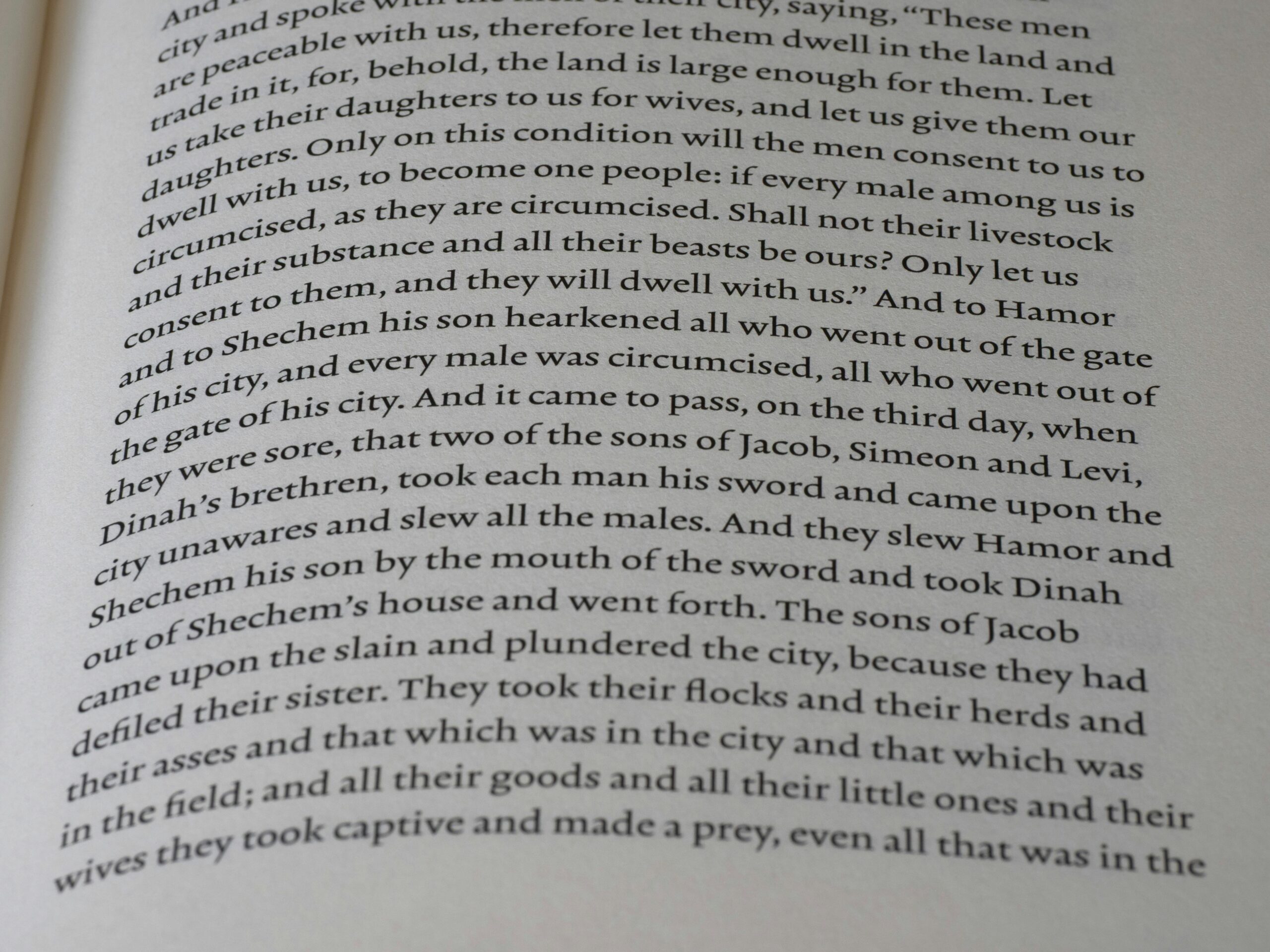 Texto do Livro de Gênesis em Bíblia antiga, referência ao deserto de Dudael no contexto bíblico